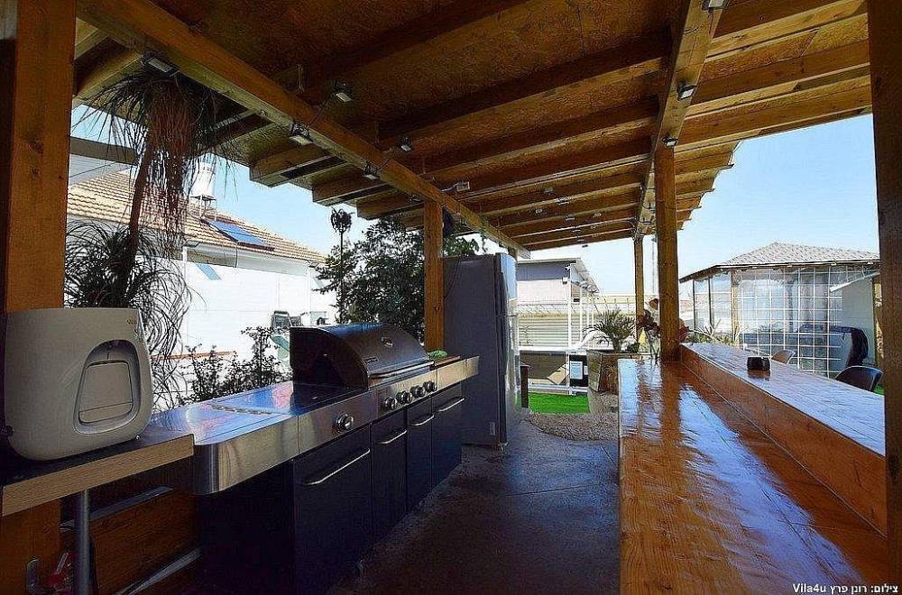 111201 המטבח החיצוני ועמדת המנגל, וילה לב הכפר תירוש, וילה  בתירוש וילות - Vila 4 U
