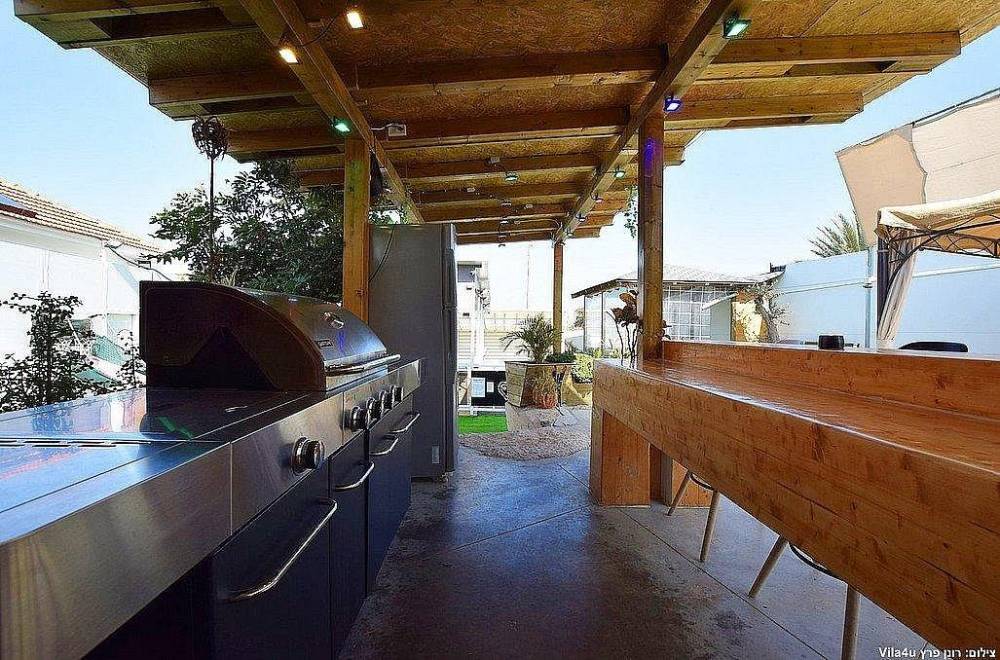 111202 המטבח החיצוני ועמדת המנגל, וילה לב הכפר תירוש, וילה  בתירוש וילות - Vila 4 U