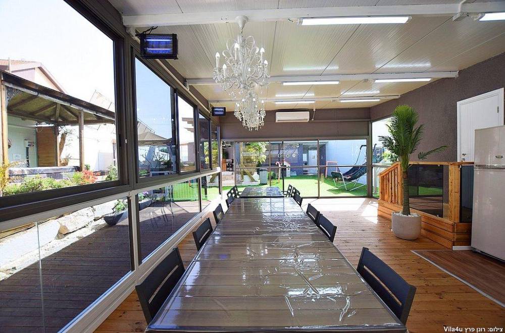 111205 המטבח החיצוני ועמדת המנגל, וילה לב הכפר תירוש, וילה  בתירוש וילות - Vila 4 U