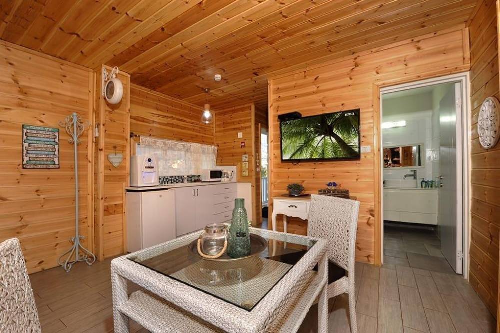 114212 פנים בקתות העץ, אחוזת אופוריה, וילה  בשזור וילות - Vila 4 U