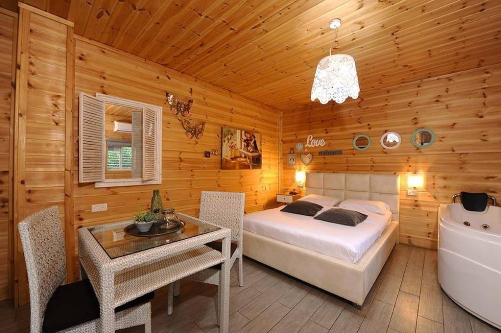 114213 פנים בקתות העץ, אחוזת אופוריה, וילה  בשזור וילות - Vila 4 U