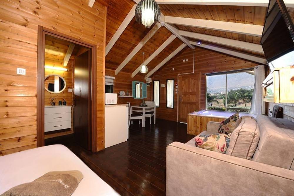 114214 פנים בקתות העץ, אחוזת אופוריה, וילה  בשזור וילות - Vila 4 U