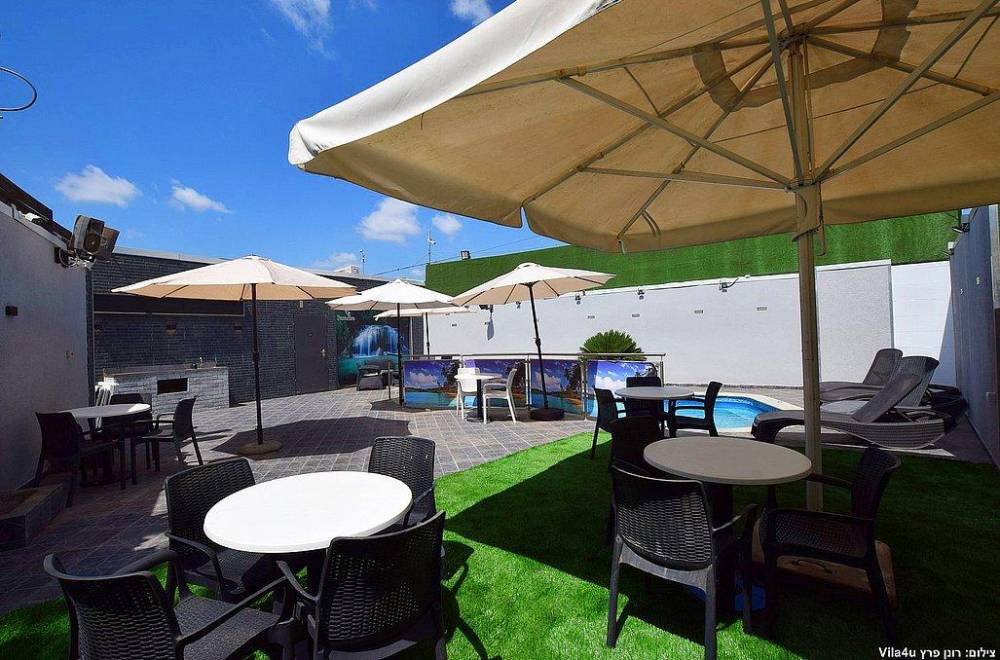 פארדייס בכפר  מתחם החצר כללי, פארדייס בכפר, וילה  באור יהודה וילות - Vila 4 U