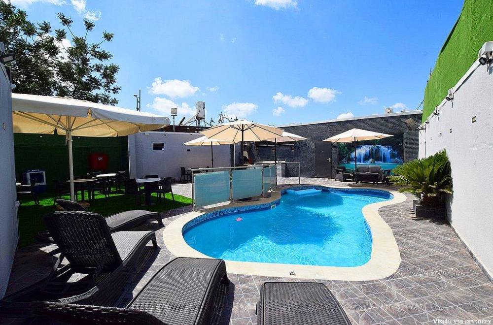 פארדייס בכפר בריכה ומיטות שיזוף כללי, פארדייס בכפר, וילה  באור יהודה וילות - Vila 4 U