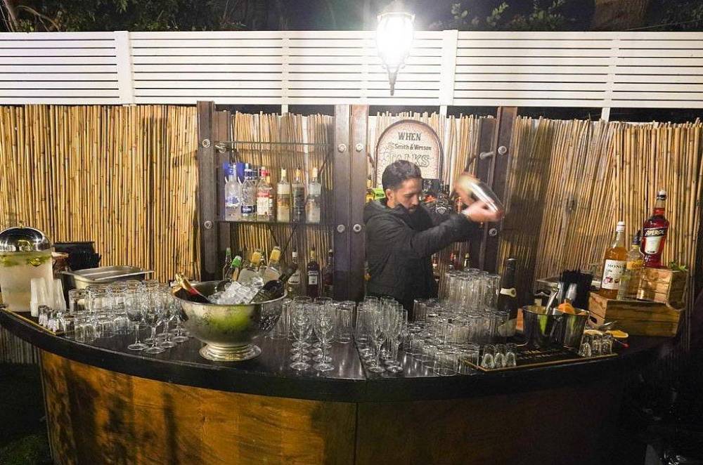 118015 אירועים במתחם, החצר של מישקה, וילה  בהרצליה וילות - Vila 4 U