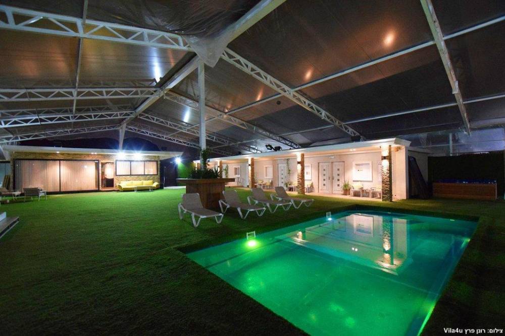 118410 המתחם המקורה בחורף, בית האצילים איוונטס, וילה  בנתניה וילות - Vila 4 U