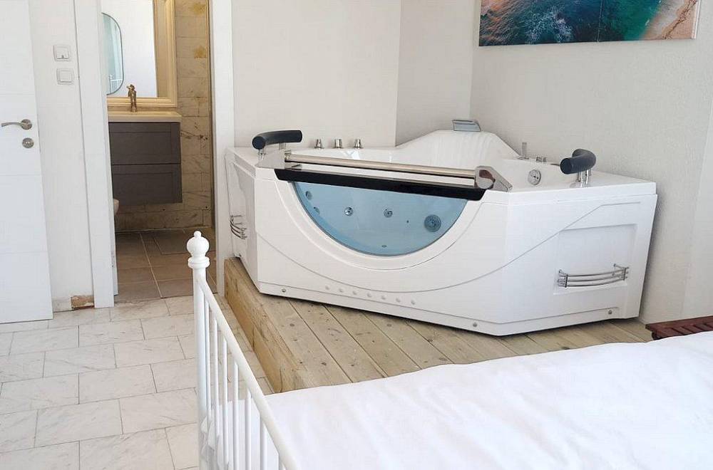 118503 סוויטת ימה בית חבד, רויאל חוף צאנז וגקוזי איטלקי מול גלי הים, וילה  בנתניה וילות - Vila 4 U