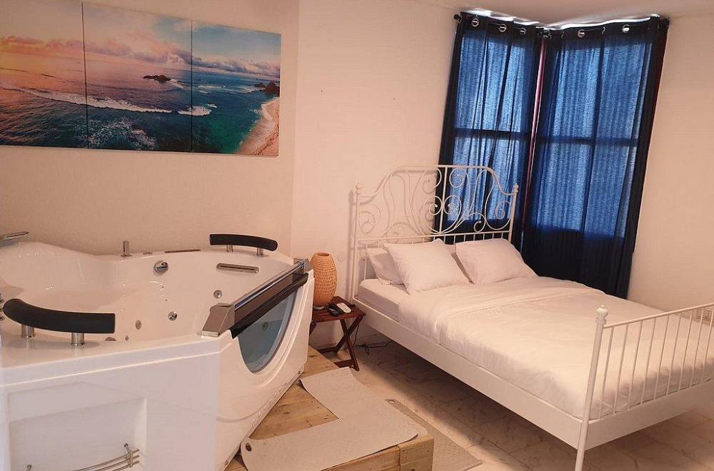 118508 סוויטת ימה בית חבד, רויאל חוף צאנז וגקוזי איטלקי מול גלי הים, וילה  בנתניה וילות - Vila 4 U