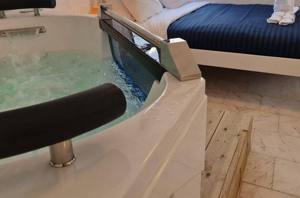 118509 סוויטת ימה בית חבד, רויאל חוף צאנז וגקוזי איטלקי מול גלי הים, וילה  בנתניה וילות - Vila 4 U