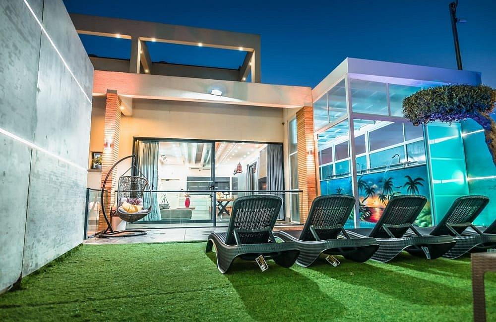 123890 המתחם החיצוני, ממלכת אהרון, וילה  בכלנית וילות - Vila 4 U