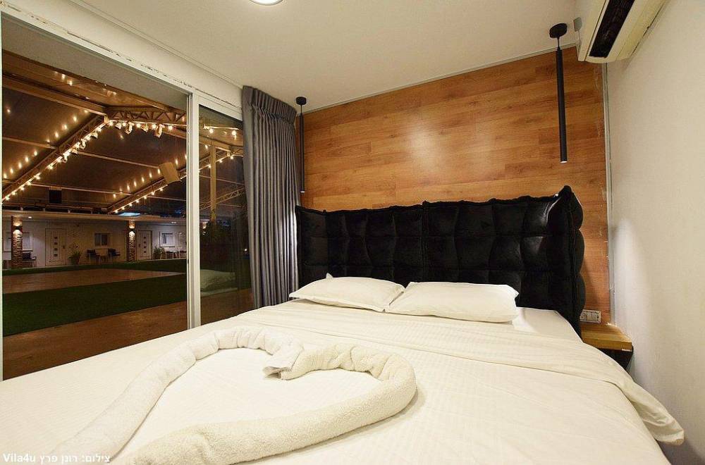 130324 מתחם פנימי, בית האצילים איוונטס, וילה  בנתניה וילות - Vila 4 U