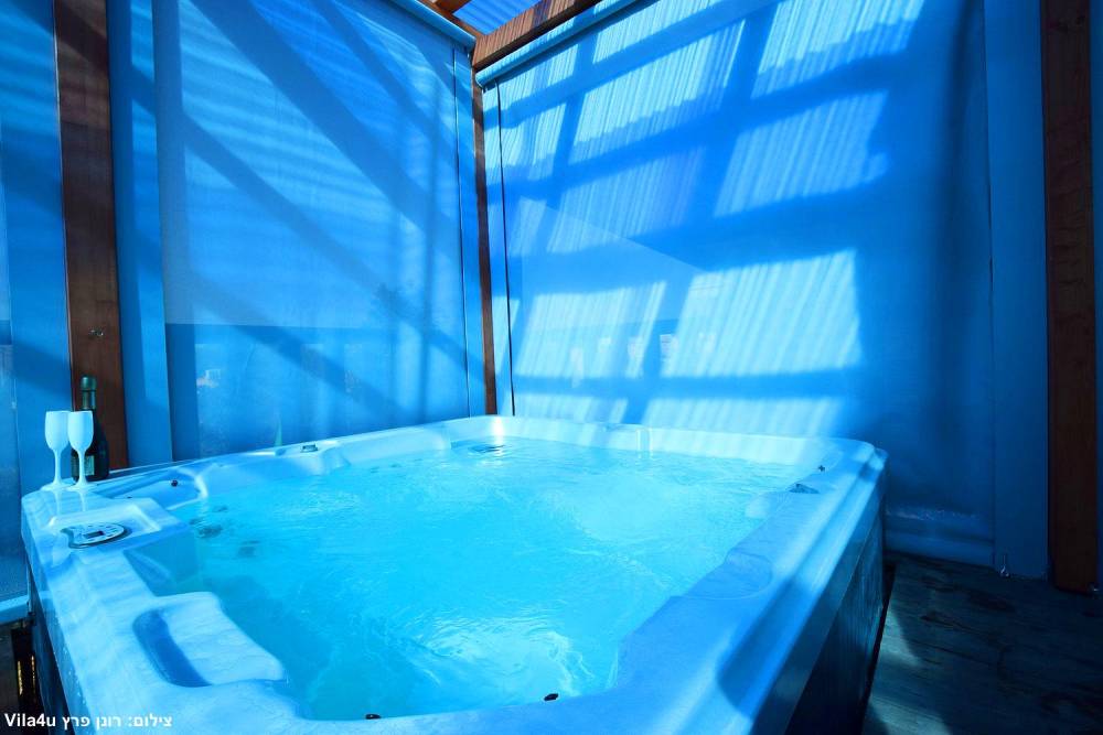 132577 הבריכה והספא בחורף, וילה גולד בוטיק, וילה  בעבדון וילות - Vila 4 U