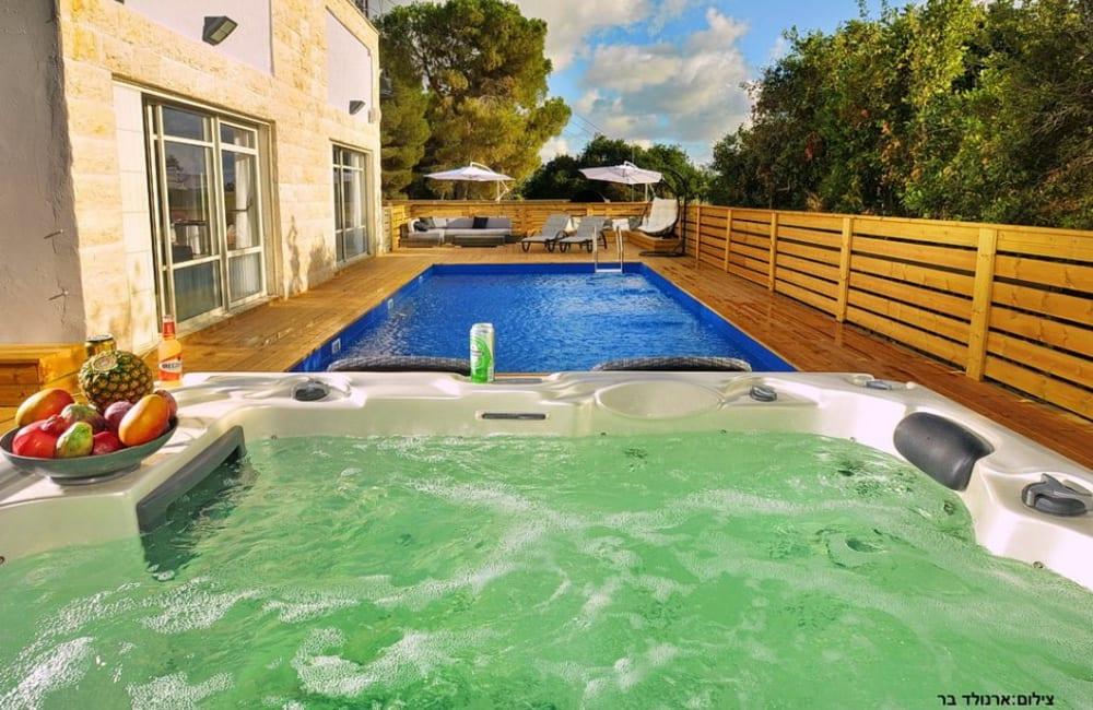 133112 המתחם החיצוני, וילה אלת היער, וילה  בגרנות הגליל וילות - Vila 4 U