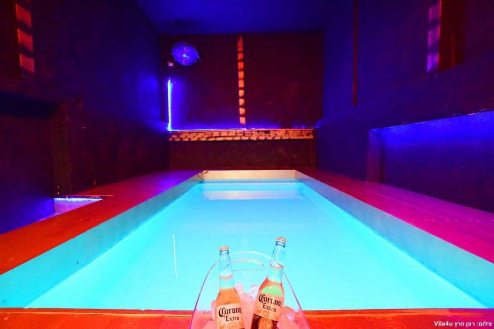 133874 ג'קוזי בריכה והמתחם החיצוני, וילה 117, וילה  בתל אביב וילות - Vila 4 U