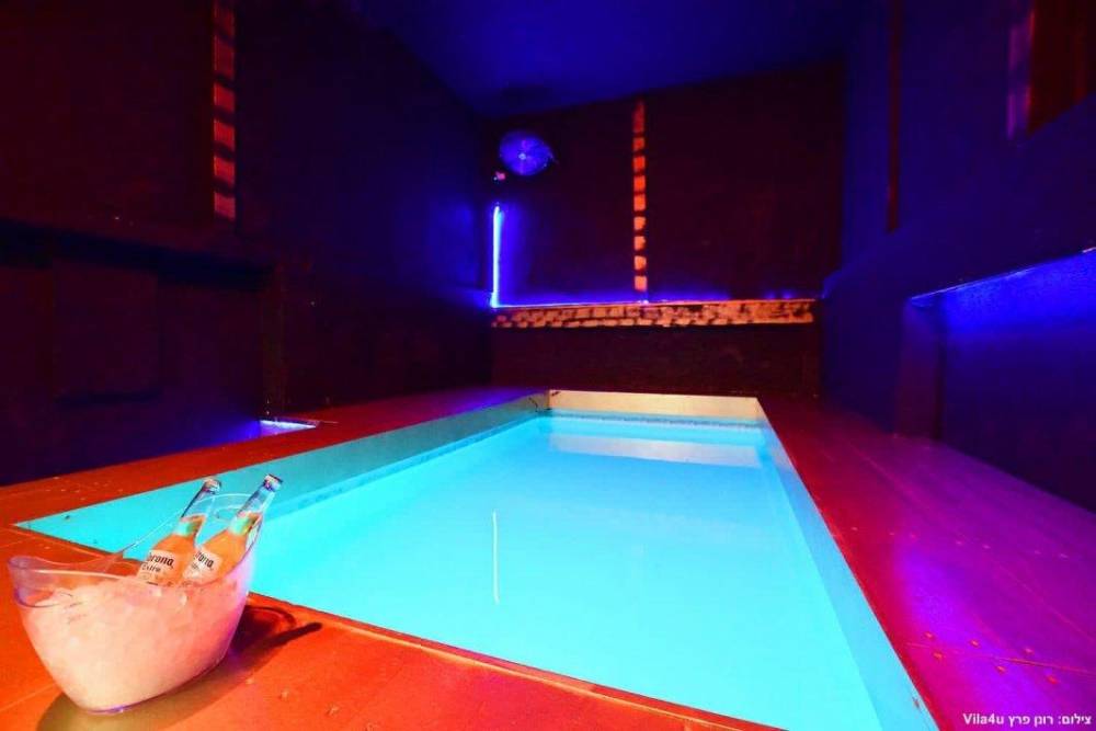 133913 ג'קוזי, בריכה ומתחם חוץ, לופט 117, וילה  בתל אביב וילות - Vila 4 U