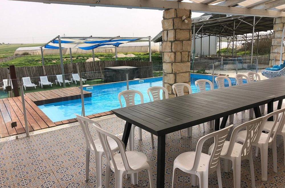 135832 המתחם החיצוני, קאסה לינדה, וילה  בעוזה וילות - Vila 4 U