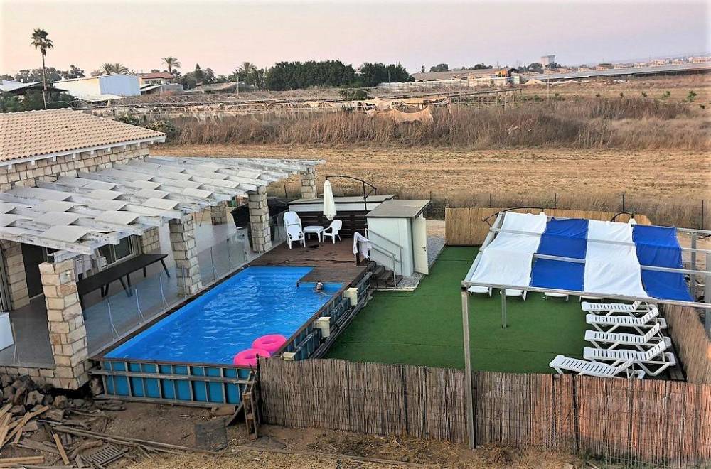 135841 המתחם החיצוני, קאסה לינדה, וילה  בעוזה וילות - Vila 4 U