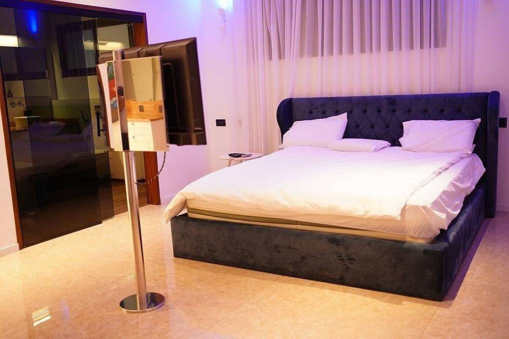 136203 הסלון והסוויטות, אחוזת דה אורו ריזורט, וילה  בנתניה וילות - Vila 4 U