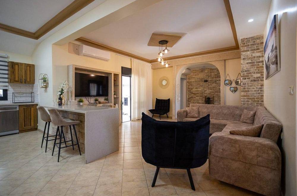 137013 גלריית פנים, לאקי וילה, וילה  בכפר חנניה וילות - Vila 4 U