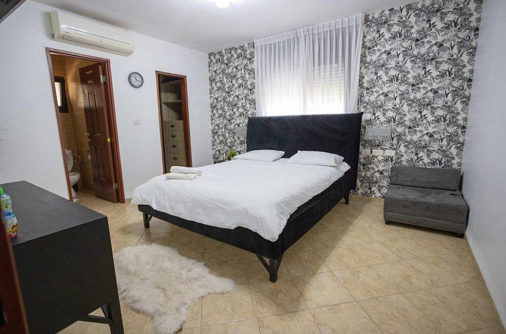 137025 גלריית פנים, לאקי וילה, וילה  בכפר חנניה וילות - Vila 4 U