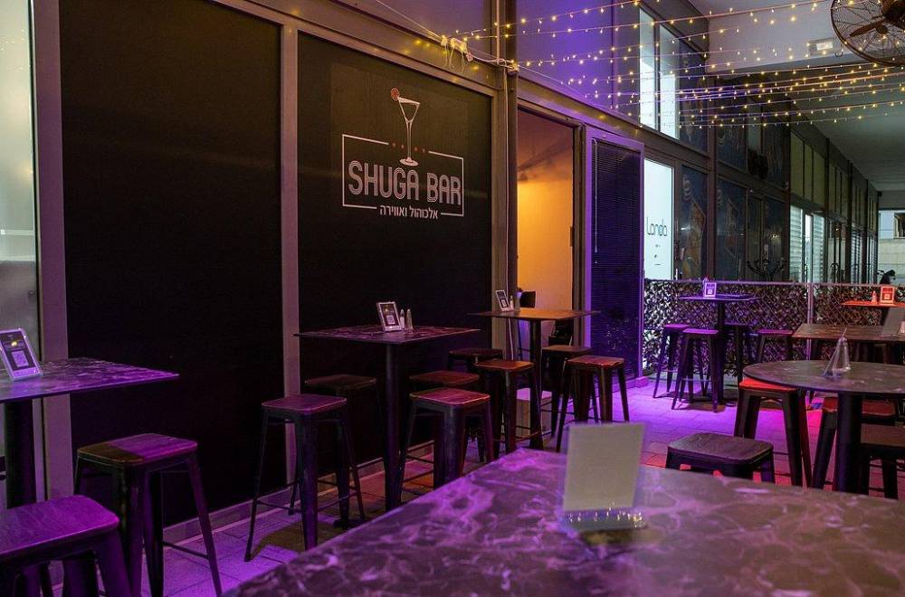 גלריה כללית שוגה בר תאורה צבעונית לצד פינות ישיבה כללי, שוגה בר - Shuga Bar, וילה  ברחובות וילות - Vila 4 U