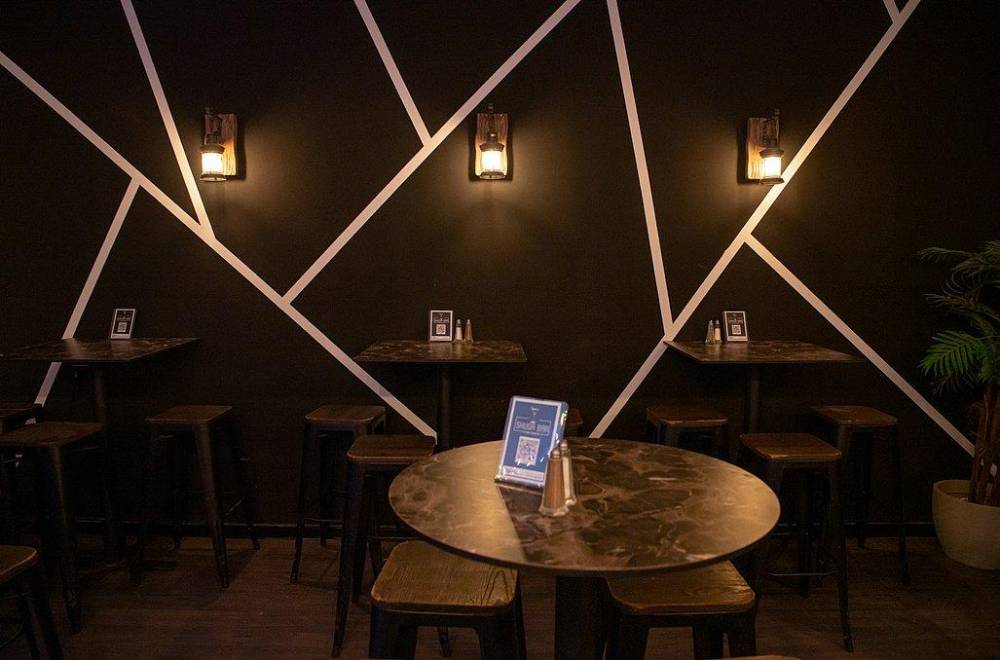 גלריה כללית שוגה בר מגוון כיסאות ושולחנות כללי, שוגה בר - Shuga Bar, וילה  ברחובות וילות - Vila 4 U