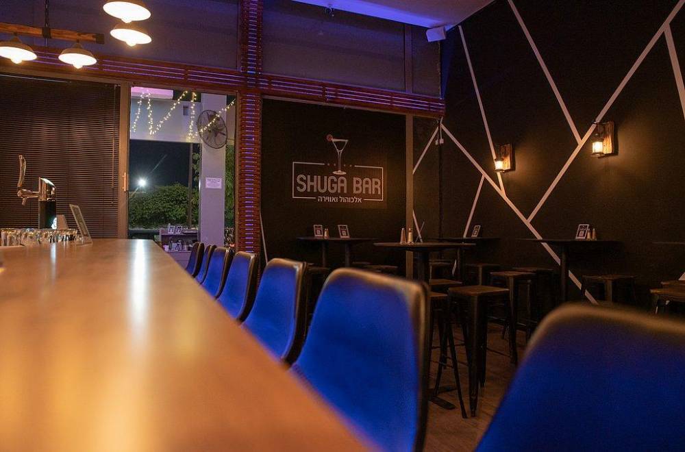גלריה כללית שוגה בר שולחנות והבר במתחם כללי, שוגה בר - Shuga Bar, וילה  ברחובות וילות - Vila 4 U
