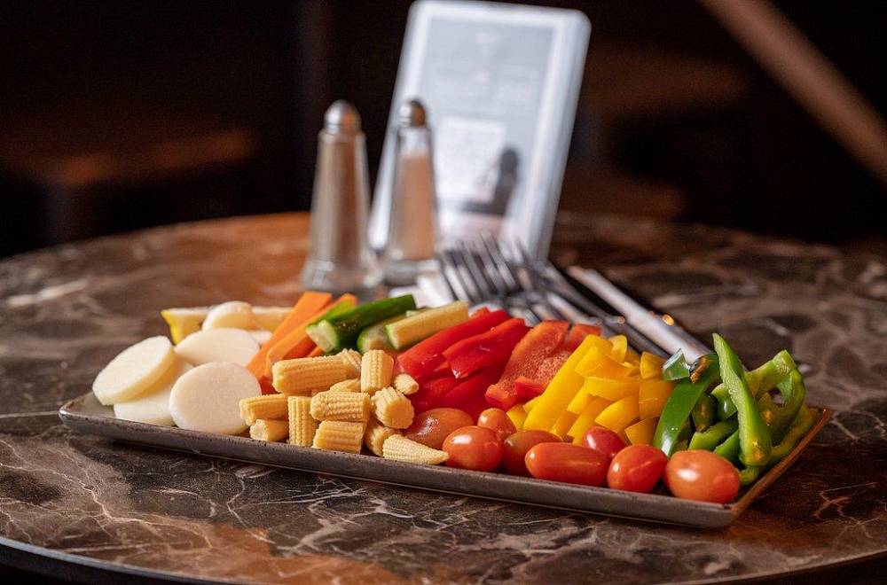 שוגה בר התפריט פלטת ירקות התפריט שלנו, שוגה בר - Shuga Bar, וילה  ברחובות וילות - Vila 4 U