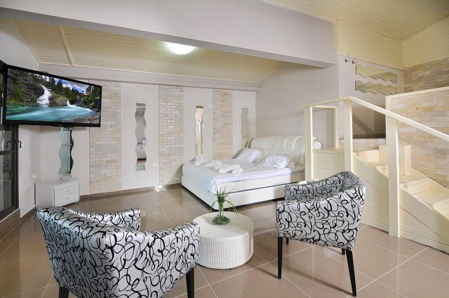 143882 גלריות פנים, אחוזת כתמר יפרח, וילה  ביערה וילות - Vila 4 U