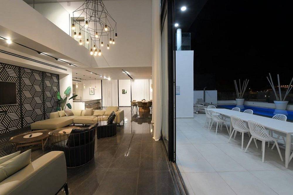 145568 המתחם הפנימי, וילה קדמא אילת, וילה  באילת וילות - Vila 4 U