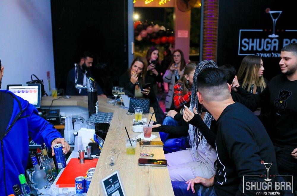 גלריה כללית שוגה בר מבלים בבר כללי, שוגה בר - Shuga Bar, וילה  ברחובות וילות - Vila 4 U