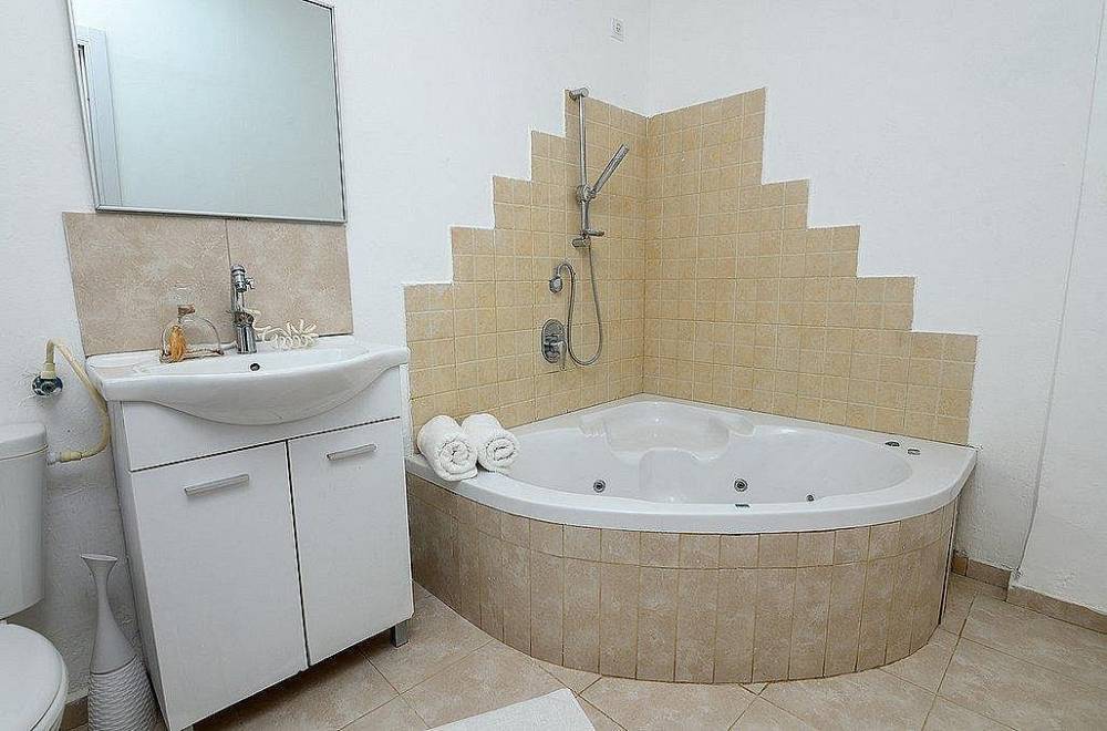 146512 גלריית פנים, מתחם אירוח גייקוב גלרי, וילה  בזרעית וילות - Vila 4 U