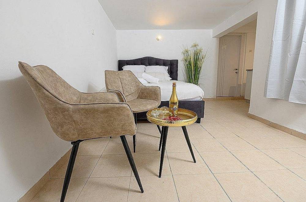 146520 גלריית פנים, מתחם אירוח גייקוב גלרי, וילה  בזרעית וילות - Vila 4 U