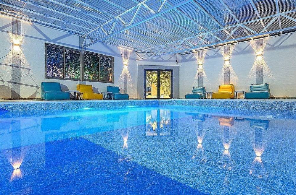 146550 מתחם הבריכה בערב, מתחם אירוח גייקוב גלרי, וילה  בזרעית וילות - Vila 4 U