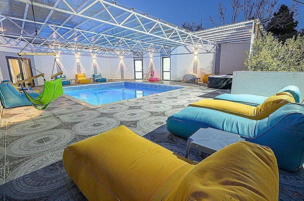 146555 מתחם הבריכה בערב, מתחם אירוח גייקוב גלרי, וילה  בזרעית וילות - Vila 4 U