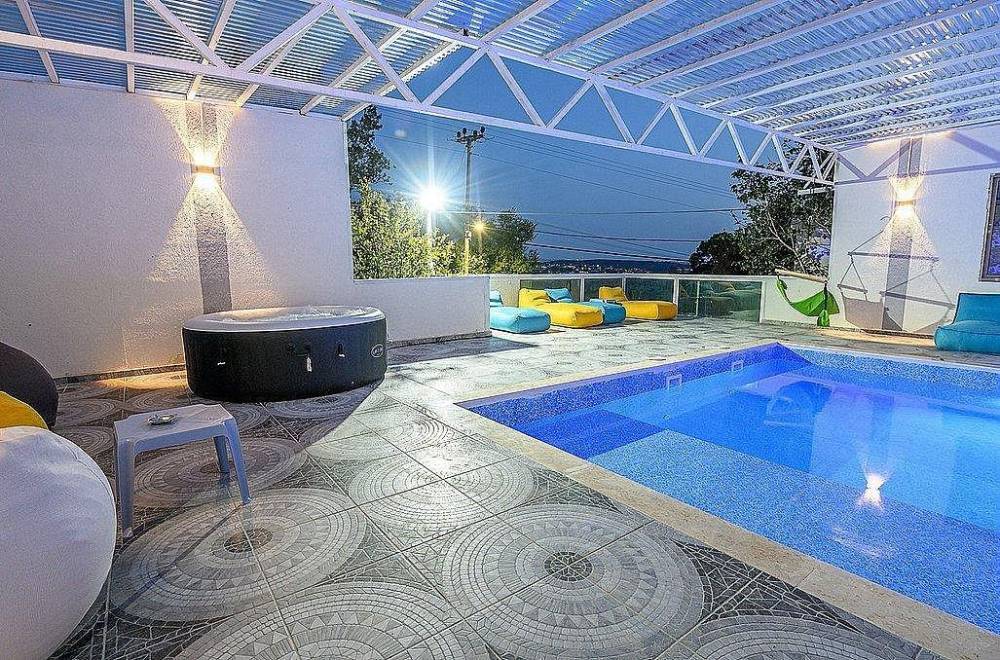 146557 מתחם הבריכה בערב, מתחם אירוח גייקוב גלרי, וילה  בזרעית וילות - Vila 4 U