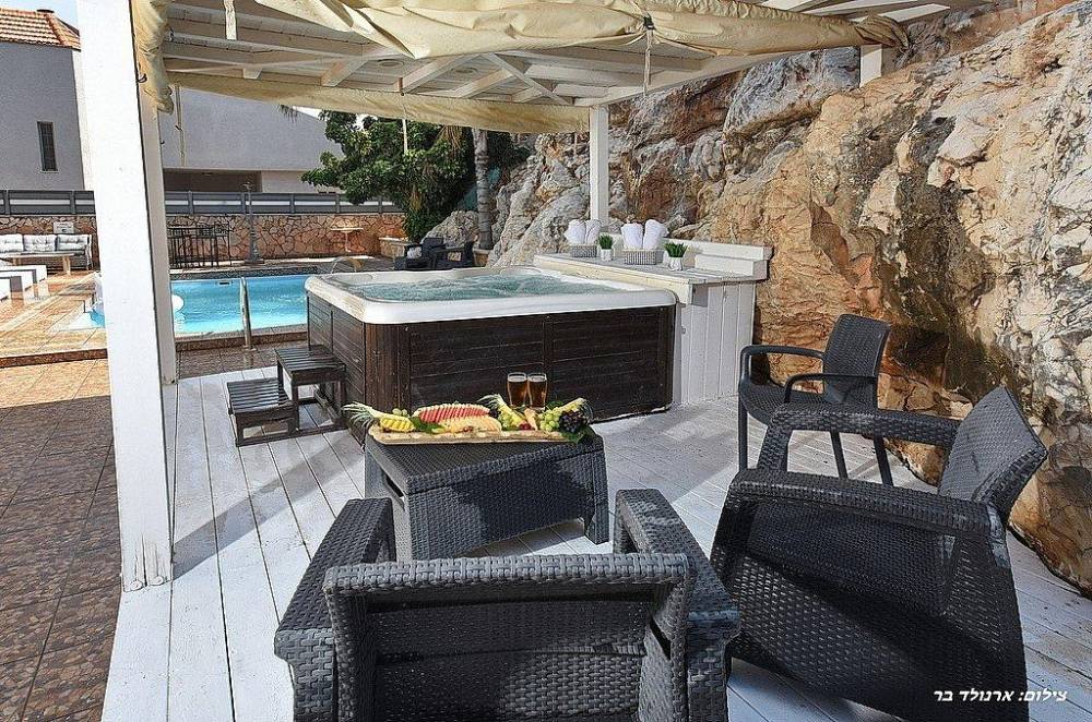 147149 המתחם החיצוני, וילה גלילא, וילה  בנוף כנרת וילות - Vila 4 U