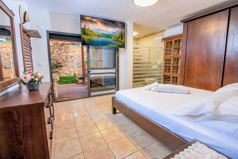 149343 המתחם הפנימי, אחוזת רוורי, וילה  בנוף כנרת וילות - Vila 4 U