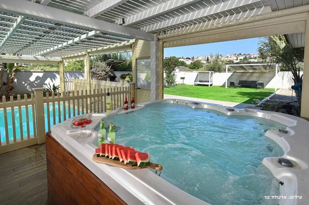 149855 המתחם החיצוני, וילה מון בלאן, וילה  במעונה וילות - Vila 4 U