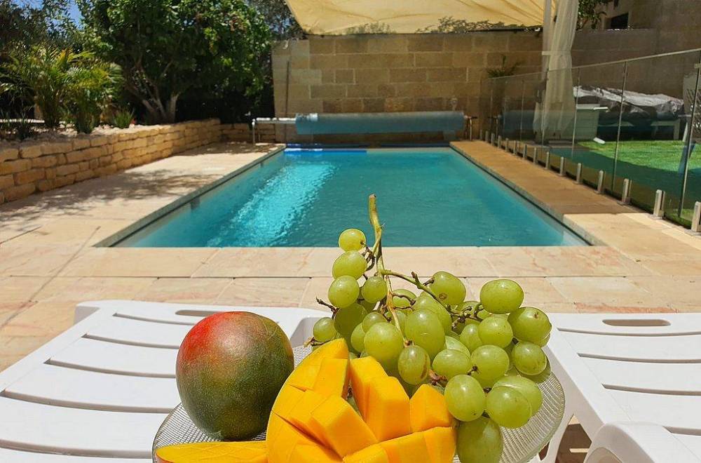 150503 חצר המתחם, וילה בהר, וילה  בצור הדסה וילות - Vila 4 U