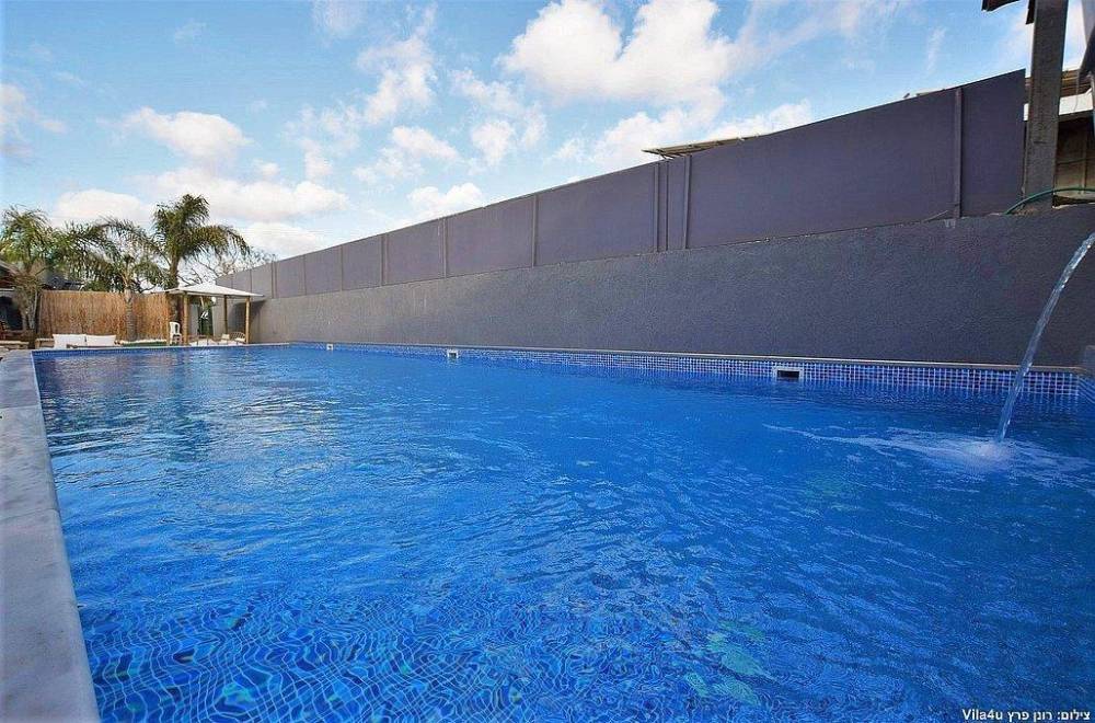 אחוזת וניש המתחם החיצוני, אחוזת וניש, וילה  בעזריקם וילות - Vila 4 U