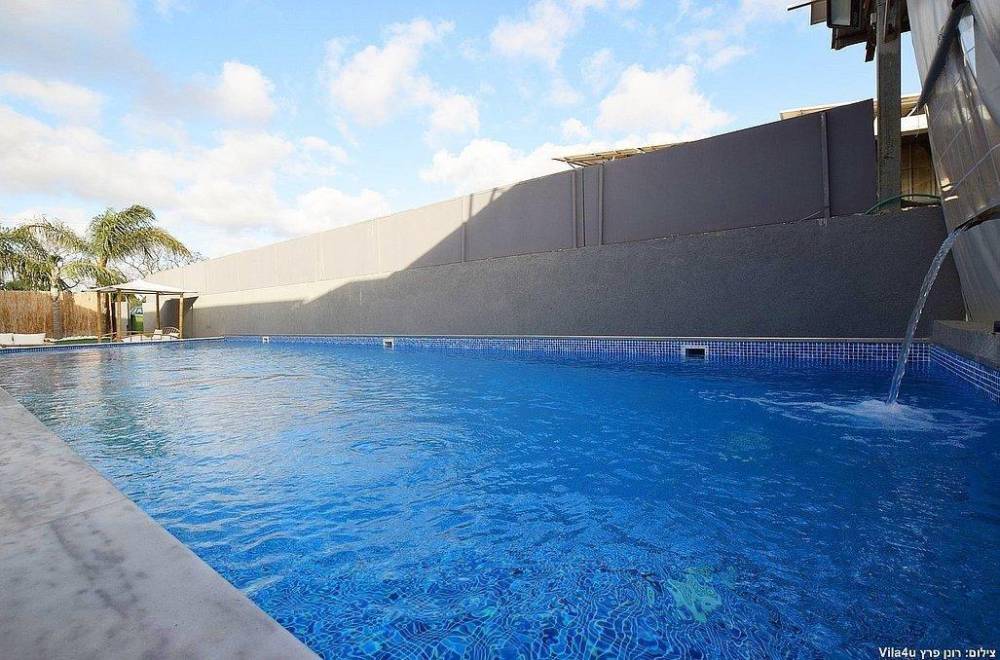 אחוזת וניש המתחם החיצוני, אחוזת וניש, וילה  בעזריקם וילות - Vila 4 U