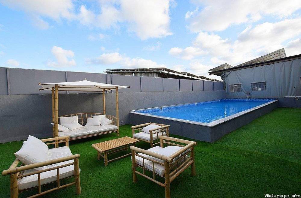אחוזת וניש המתחם החיצוני, אחוזת וניש, וילה  בעזריקם וילות - Vila 4 U