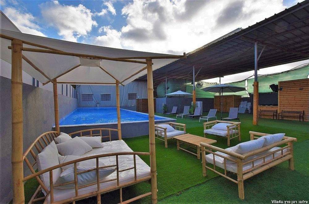 אחוזת וניש המתחם החיצוני, אחוזת וניש, וילה  בעזריקם וילות - Vila 4 U