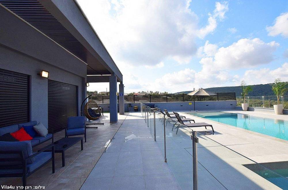 154699 המתחם החיצוני, וילה מול ההר, וילה  בשומרה וילות - Vila 4 U
