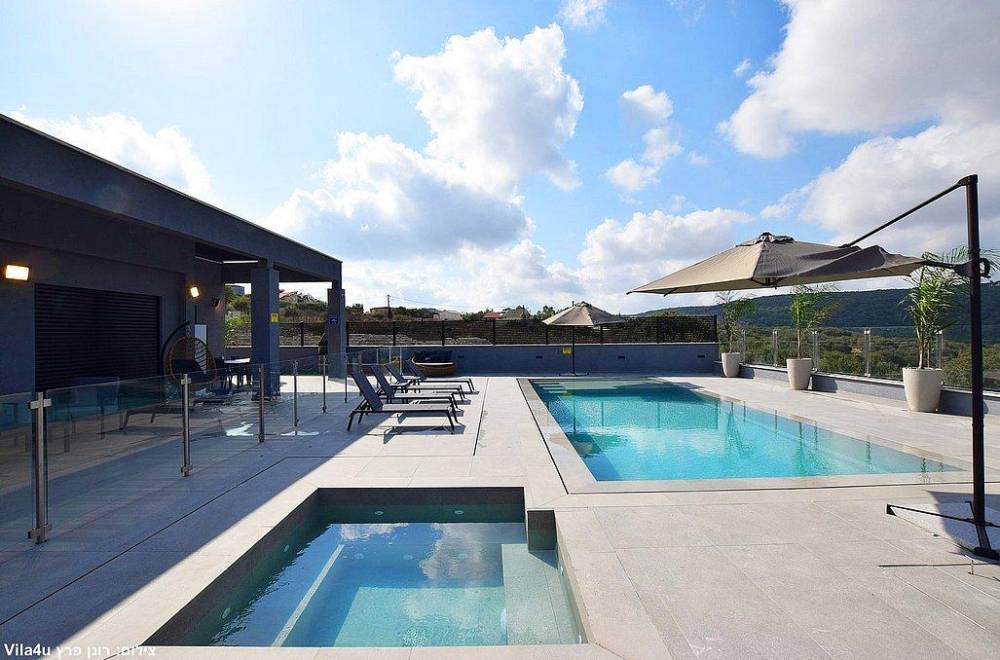 154700 המתחם החיצוני, וילה מול ההר, וילה  בשומרה וילות - Vila 4 U
