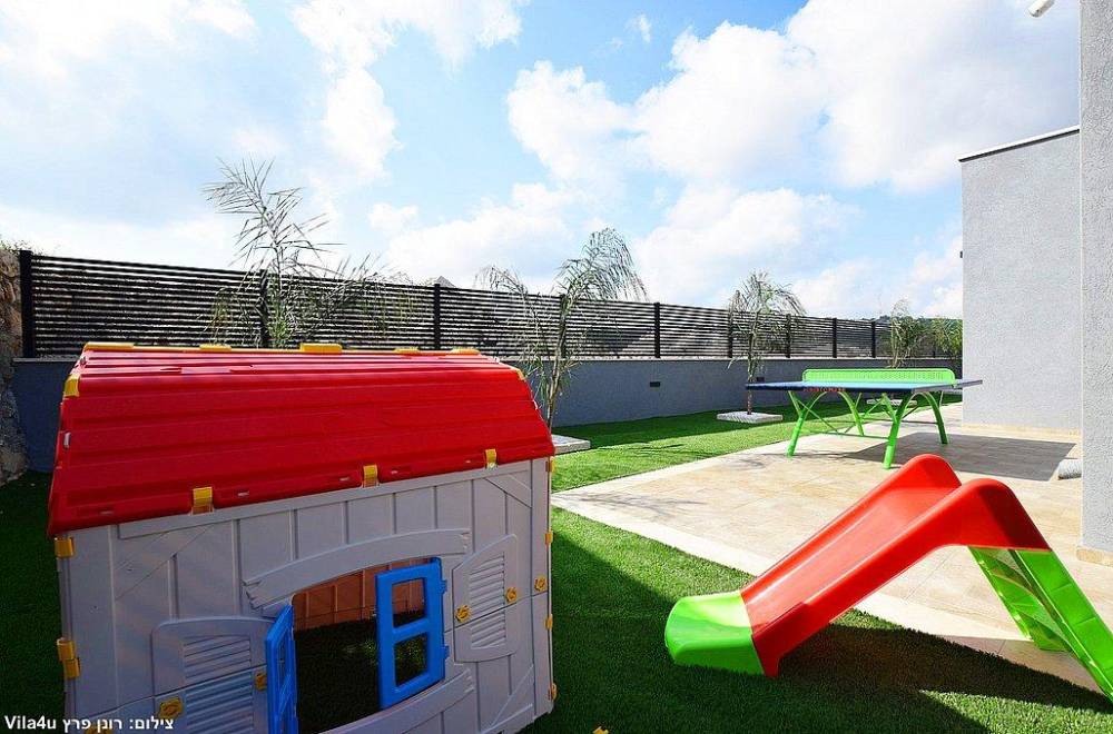 154710 המתחם החיצוני, וילה מול ההר, וילה  בשומרה וילות - Vila 4 U