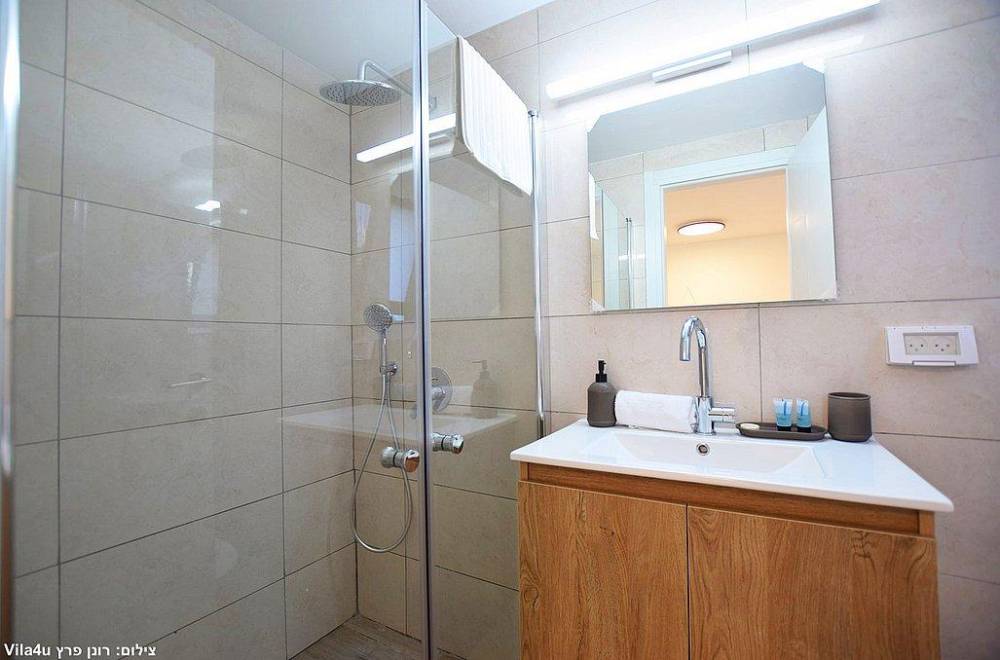 154720 גלרית הסוויטה, וילה מול ההר, וילה  בשומרה וילות - Vila 4 U