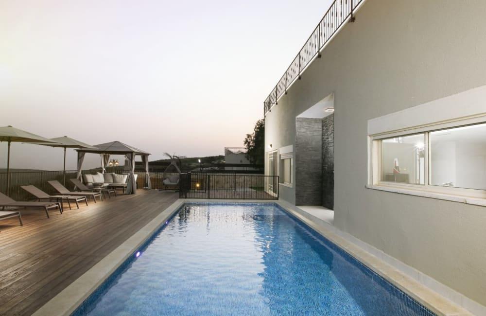 156065 המתחם החיצוני, אחוזת סאנשיין, וילה  בזרעית וילות - Vila 4 U