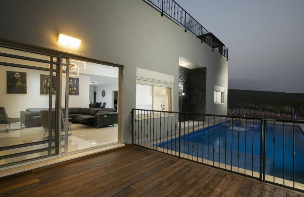 156073 המתחם החיצוני, אחוזת סאנשיין, וילה  בזרעית וילות - Vila 4 U